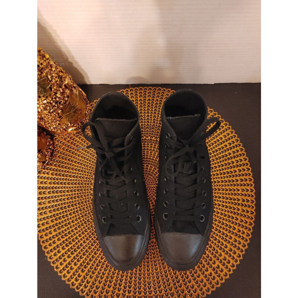 Converse Chuck Taylor High Tops Size 8 - Picture 2 of 6